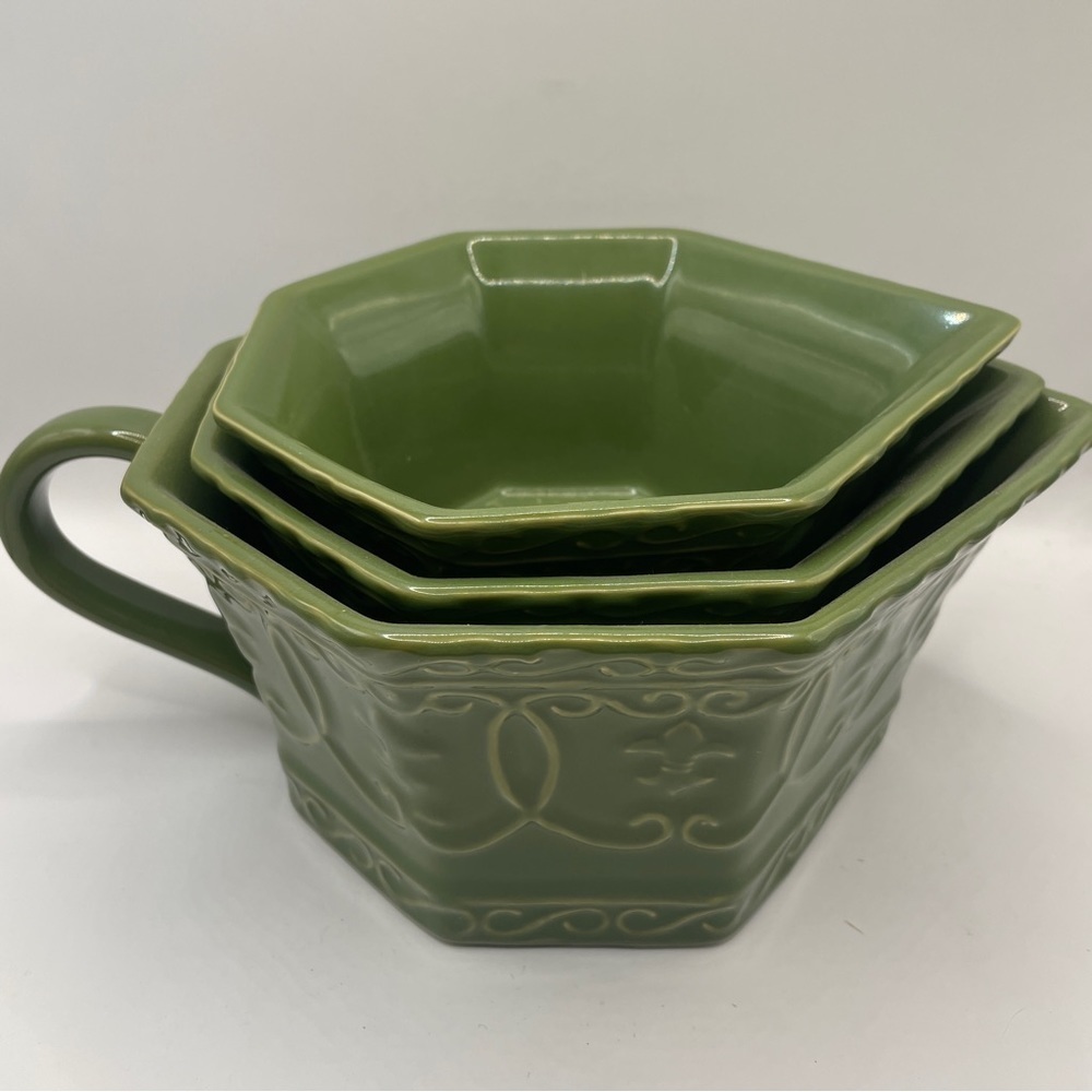 Temptations Ovenware by Tara 3-Pc Nesting Mixing Bowls Williamsburg Green spout